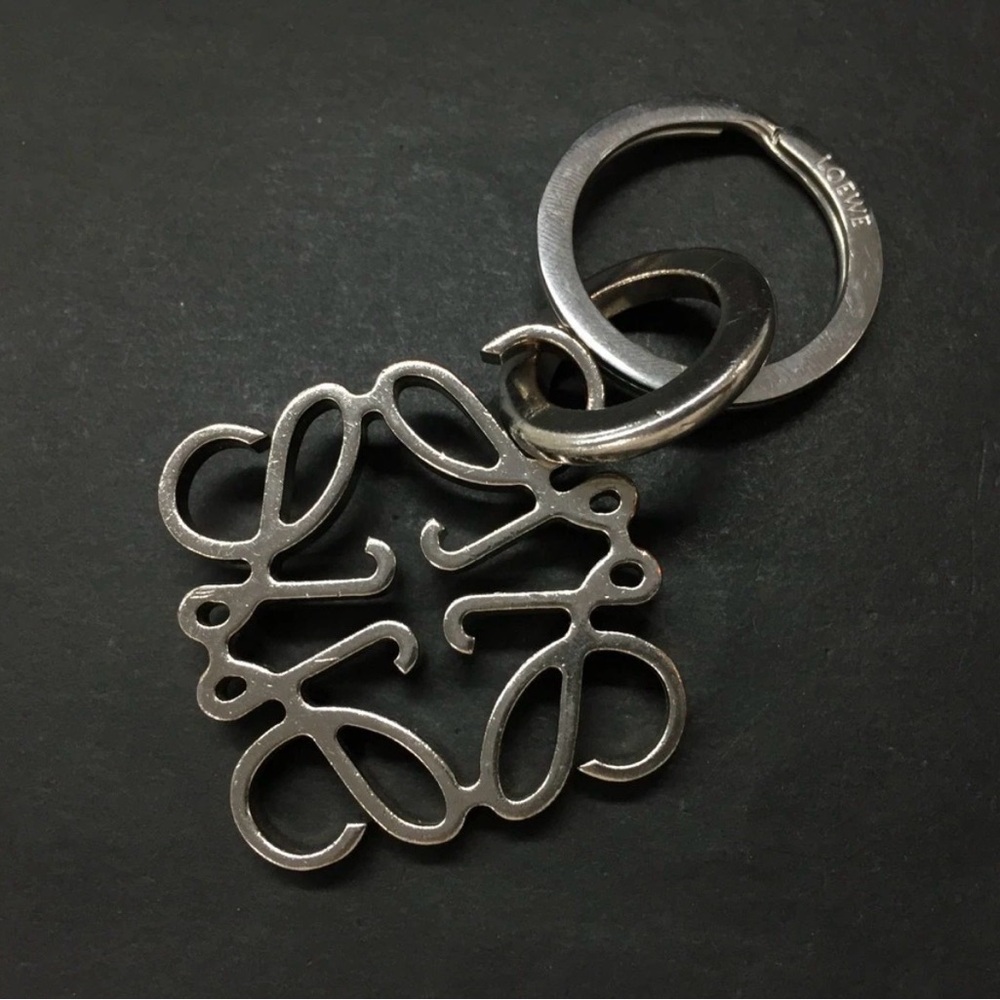 ✨🛍️ Loewe Silver-Tone Anagram Logo Key Ring Charm
